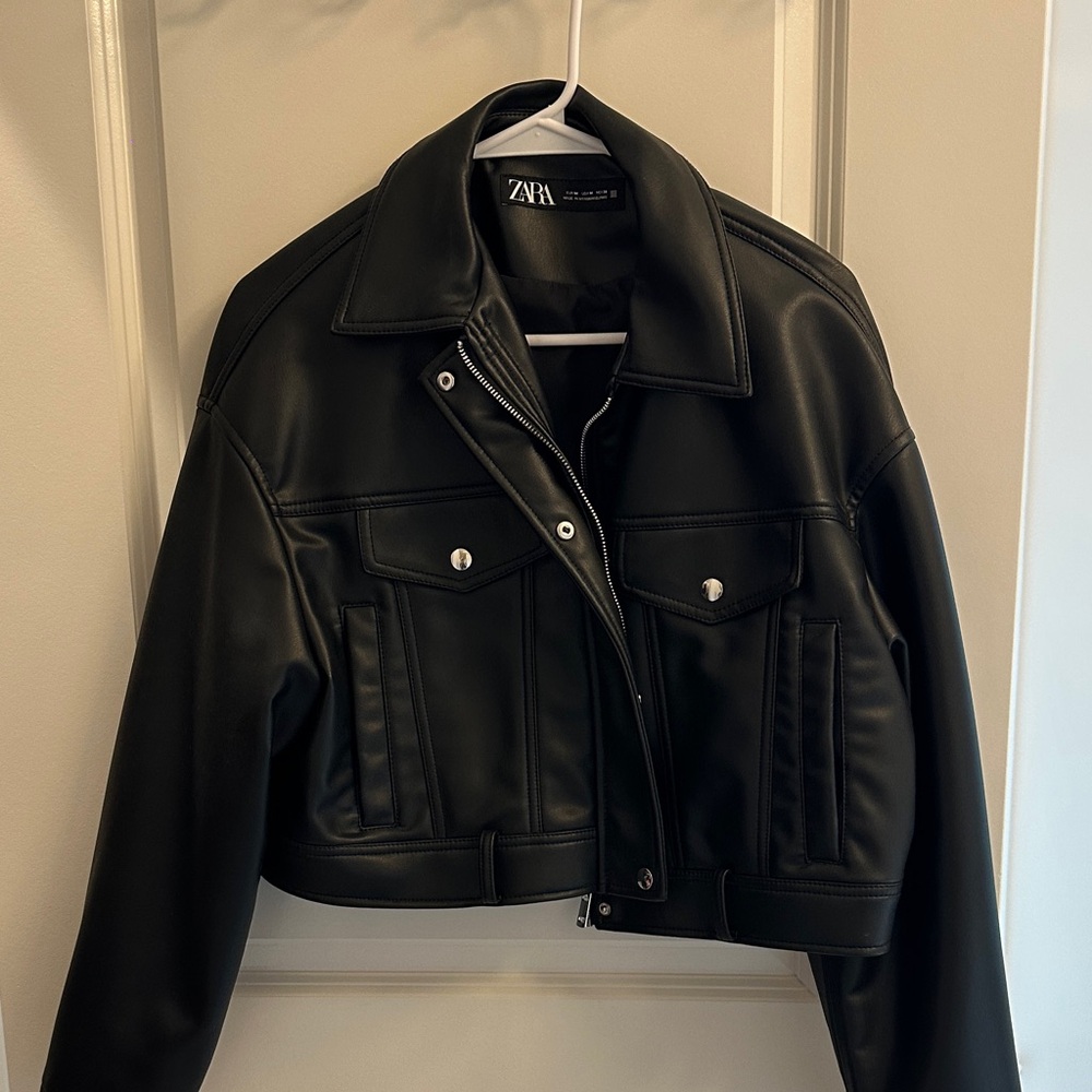 Never Worn Zara Women's Sleek Black Leather Jacket